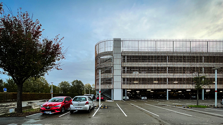 RENAULT parking silo vue angle sud est du projet