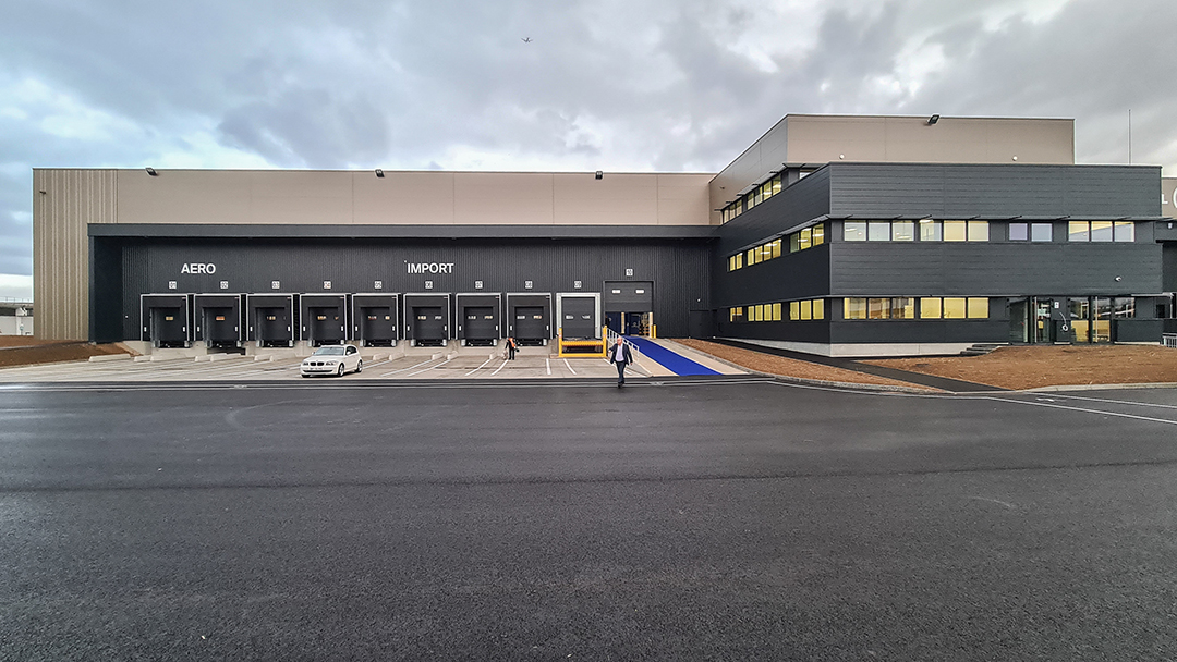 Photo du bâtiment de bureaux et logistique ADP MIDI pour Kuehne + Nagel à Tremblay-en-France (2)